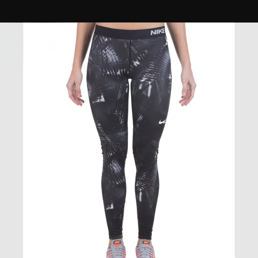 Nike Pro Warm Dry Fit. Sz Med. Abstract Black and Gray Leggings